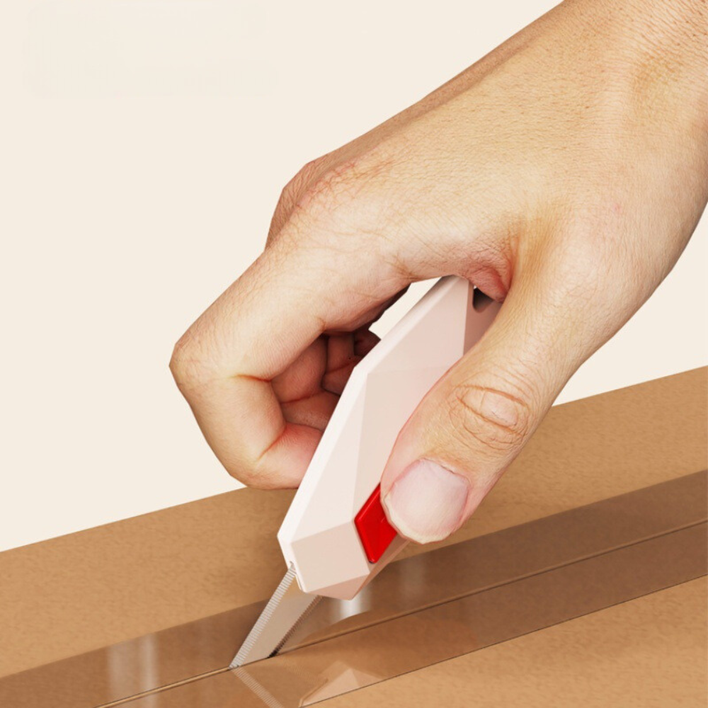 Mini Cutter Clasic, pentru Cutii, Lama Retractabila, Dimensiuni Compacte 6.5x3.5