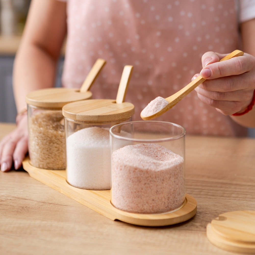 Комплект от 3 кутии за подправки, бамбукова поставка, лъжичка включена, стъкло