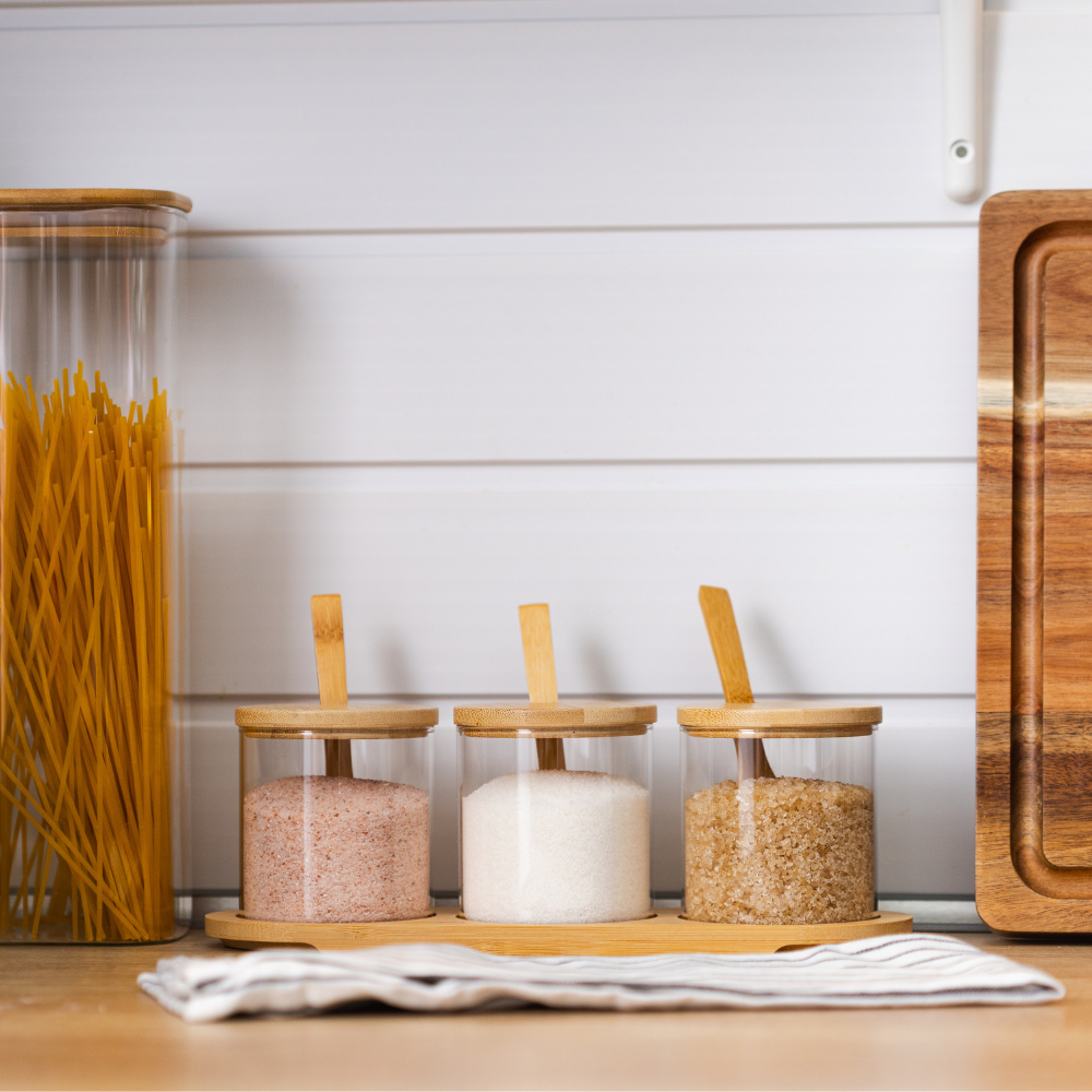 Комплект от 3 кутии за подправки, бамбукова поставка, лъжичка включена, стъкло