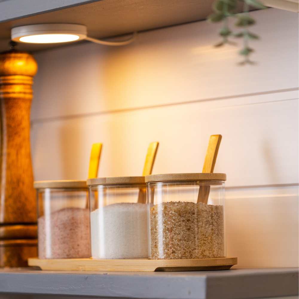 Комплект от 3 кутии за подправки, бамбукова поставка, лъжичка включена, стъкло