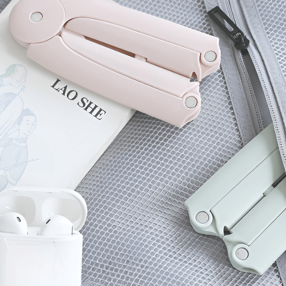 Foldable Travel Hanger Set, Portable Model, Universal, Made of PP