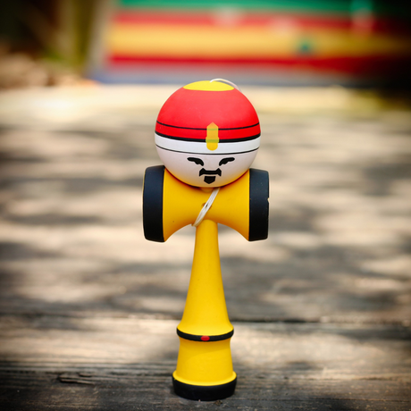 Kendama Original Profesional, Model Multicolor, 18cm, din Lemn, Joc Interactiv, Copii si Adulti